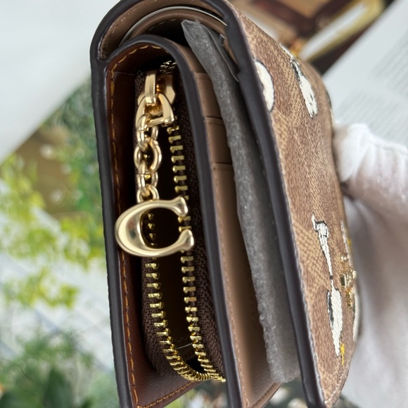 SOLD๐ Coach X Peanuts Snap Wallet In Signature Canvas With Snoopy Print CBN32 - Picture 13 of 15